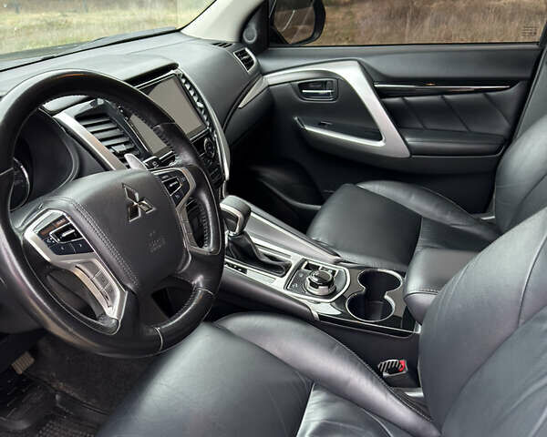 Чорний Міцубісі Паджеро Спорт, об'ємом двигуна 2.44 л та пробігом 96 тис. км за 28799 $, фото 34 на Automoto.ua