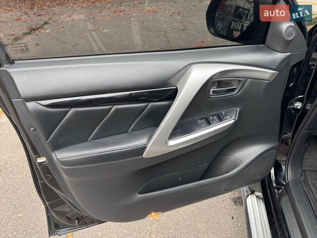 Мицубиси Паджеро Спорт 2019 в Полтаве на Automoto.ua Черный Мицубиси Паджеро Спорт, объемом двигателя 2.4 л и пробегом 93 тыс. км за 27299 $, фото 14 на Automoto.ua