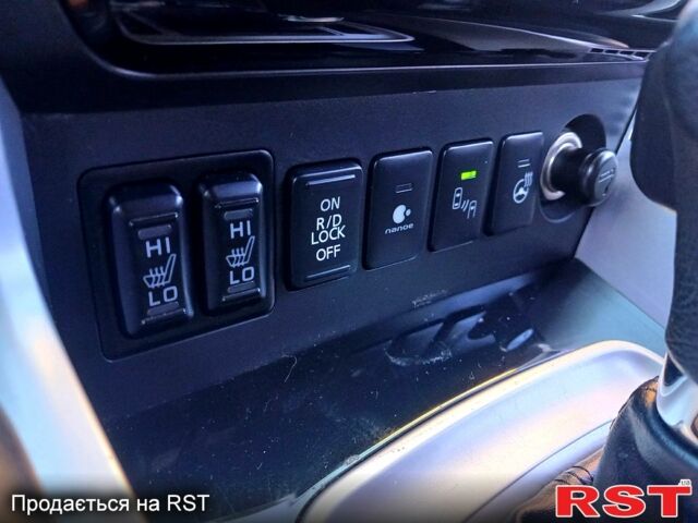 Черный Мицубиси Паджеро Спорт, объемом двигателя 2.4 л и пробегом 143 тыс. км за 27700 $, фото 8 на Automoto.ua