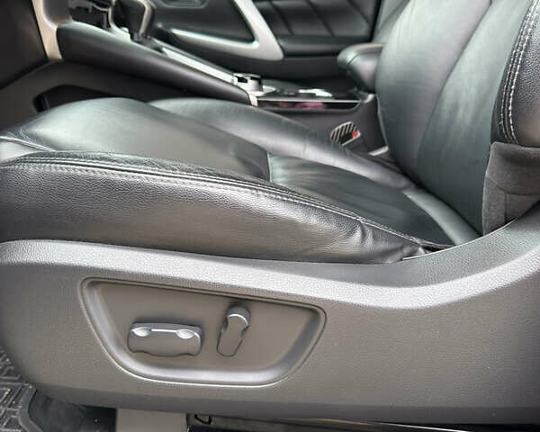 Чорний Міцубісі Паджеро Спорт, об'ємом двигуна 2.44 л та пробігом 96 тис. км за 28799 $, фото 42 на Automoto.ua