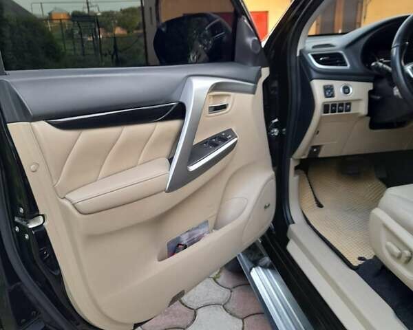 Чорний Міцубісі Паджеро Спорт, об'ємом двигуна 2.44 л та пробігом 140 тис. км за 30500 $, фото 7 на Automoto.ua