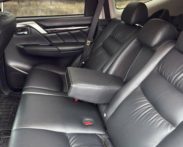 Чорний Міцубісі Паджеро Спорт, об'ємом двигуна 2.44 л та пробігом 96 тис. км за 28799 $, фото 37 на Automoto.ua