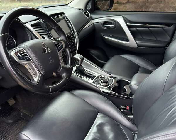 Чорний Міцубісі Паджеро Спорт, об'ємом двигуна 2.44 л та пробігом 96 тис. км за 28799 $, фото 43 на Automoto.ua