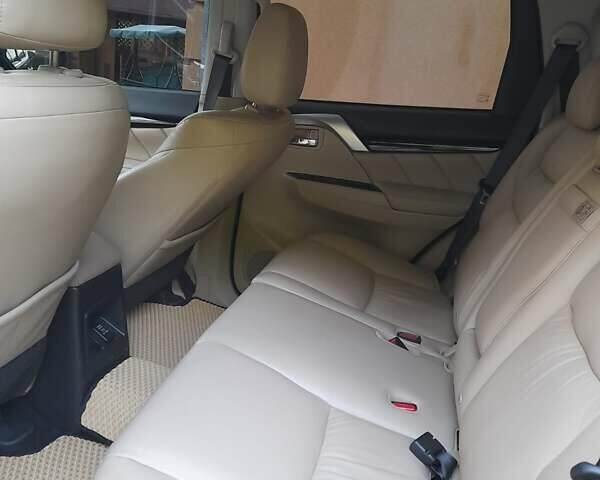 Чорний Міцубісі Паджеро Спорт, об'ємом двигуна 2.44 л та пробігом 140 тис. км за 30500 $, фото 9 на Automoto.ua