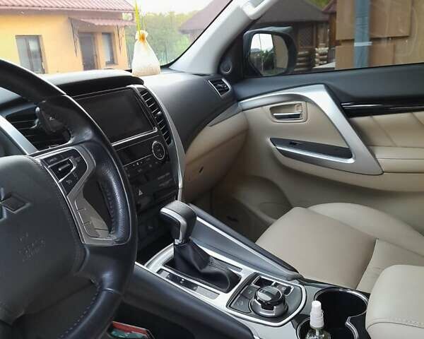 Чорний Міцубісі Паджеро Спорт, об'ємом двигуна 2.44 л та пробігом 140 тис. км за 30500 $, фото 4 на Automoto.ua