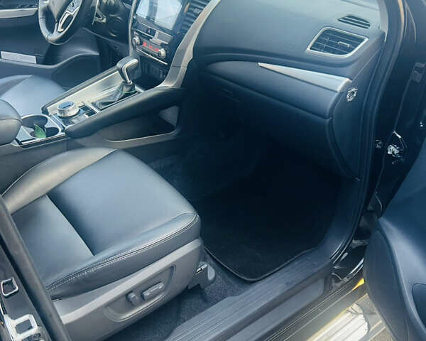 Черный Мицубиси Паджеро Спорт, объемом двигателя 2.44 л и пробегом 16 тыс. км за 40500 $, фото 1 на Automoto.ua