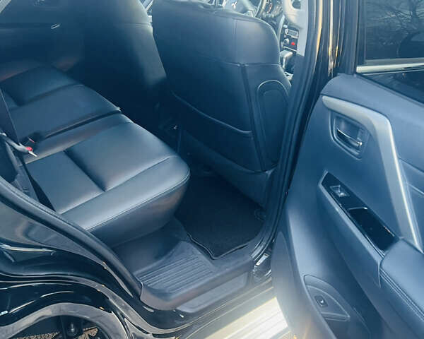 Черный Мицубиси Паджеро Спорт, объемом двигателя 2.44 л и пробегом 16 тыс. км за 40500 $, фото 3 на Automoto.ua