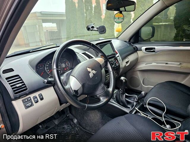 Коричневий Міцубісі Паджеро Спорт, об'ємом двигуна 2.5 л та пробігом 395 тис. км за 14000 $, фото 9 на Automoto.ua