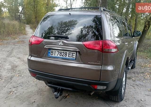 Мицубиси Паджеро Спорт 2014 в Кременчуге на Automoto.ua Коричневый Мицубиси Паджеро Спорт, объемом двигателя 2.48 л и пробегом 184 тыс. км за 16993 $, фото 3 на Automoto.ua