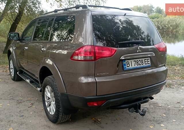 Мицубиси Паджеро Спорт 2014 в Кременчуге на Automoto.ua Коричневый Мицубиси Паджеро Спорт, объемом двигателя 2.48 л и пробегом 184 тыс. км за 16993 $, фото 15 на Automoto.ua