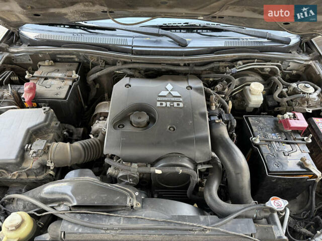 Коричневый Мицубиси Паджеро Спорт, объемом двигателя 2.48 л и пробегом 293 тыс. км за 16000 $, фото 13 на Automoto.ua