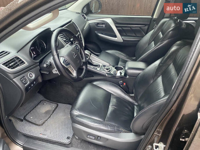 Коричневий Міцубісі Паджеро Спорт, об'ємом двигуна 2.44 л та пробігом 179 тис. км за 27500 $, фото 5 на Automoto.ua