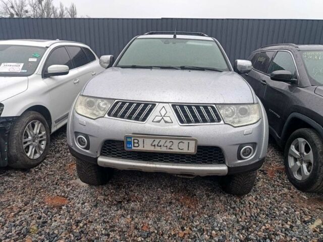 Сірий Міцубісі Паджеро Спорт, об'ємом двигуна 2.5 л та пробігом 370 тис. км за 11999 $, фото 6 на Automoto.ua