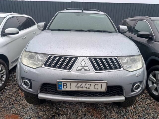 Сірий Міцубісі Паджеро Спорт, об'ємом двигуна 2.5 л та пробігом 370 тис. км за 11999 $, фото 4 на Automoto.ua