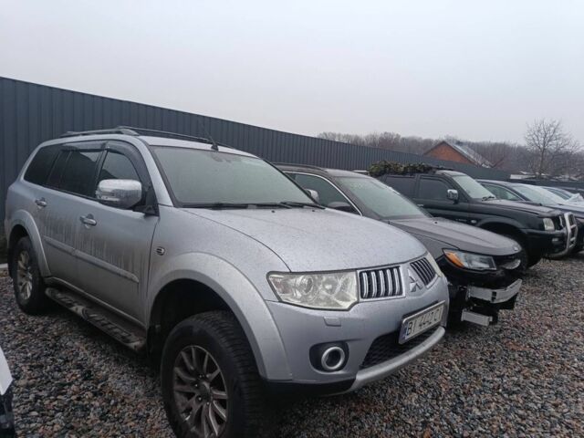 Сірий Міцубісі Паджеро Спорт, об'ємом двигуна 2.5 л та пробігом 370 тис. км за 11999 $, фото 3 на Automoto.ua