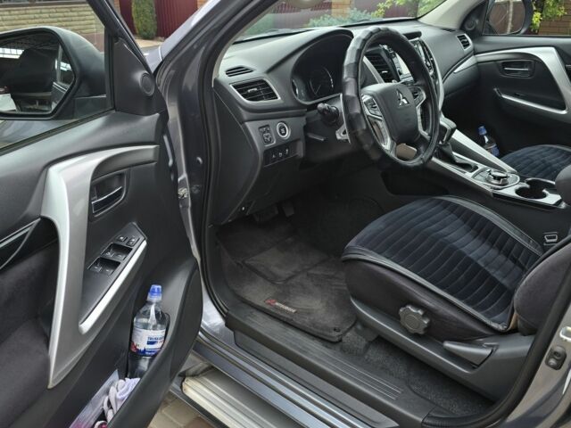 Сірий Міцубісі Паджеро Спорт, об'ємом двигуна 2.5 л та пробігом 45 тис. км за 2500 $, фото 7 на Automoto.ua