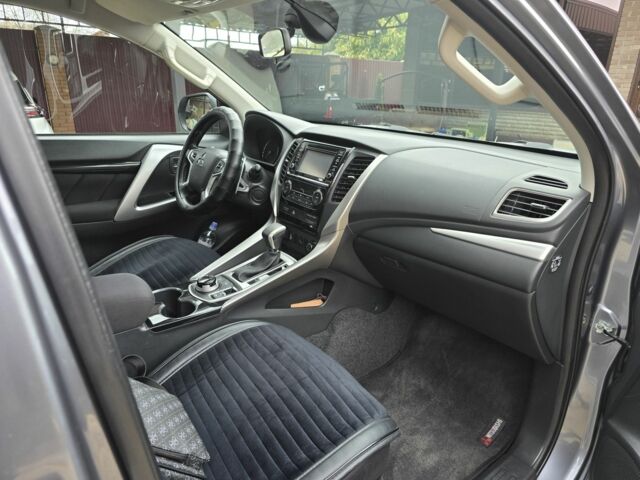 Сірий Міцубісі Паджеро Спорт, об'ємом двигуна 2.5 л та пробігом 45 тис. км за 2500 $, фото 6 на Automoto.ua