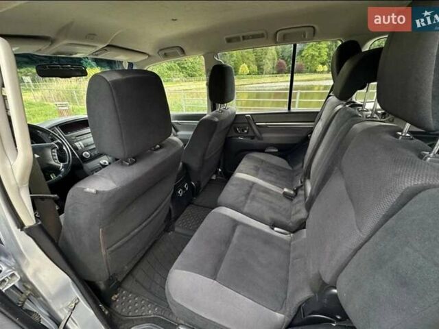 Серый Мицубиси Паджеро Спорт, объемом двигателя 3 л и пробегом 228 тыс. км за 5000 $, фото 3 на Automoto.ua