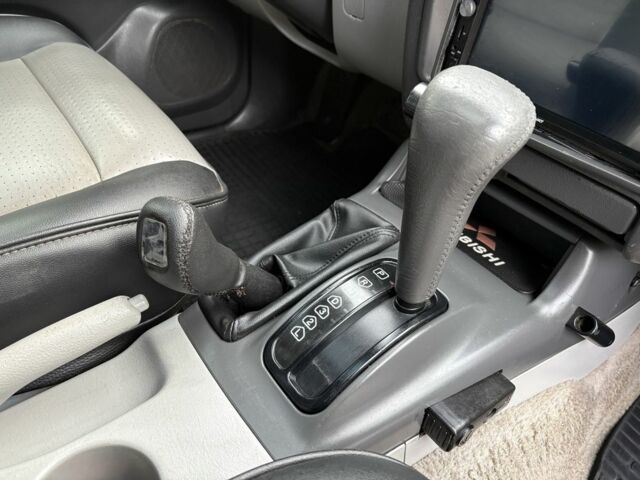 Серый Мицубиси Паджеро Спорт, объемом двигателя 3 л и пробегом 240 тыс. км за 6499 $, фото 15 на Automoto.ua