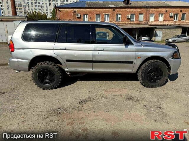 Сірий Міцубісі Паджеро Спорт, об'ємом двигуна 2.5 л та пробігом 267 тис. км за 3500 $, фото 4 на Automoto.ua