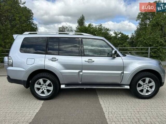 Серый Мицубиси Паджеро Спорт, объемом двигателя 3 л и пробегом 228 тыс. км за 5000 $, фото 1 на Automoto.ua
