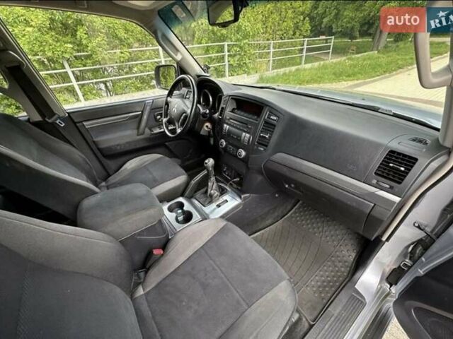 Серый Мицубиси Паджеро Спорт, объемом двигателя 3 л и пробегом 228 тыс. км за 5000 $, фото 4 на Automoto.ua