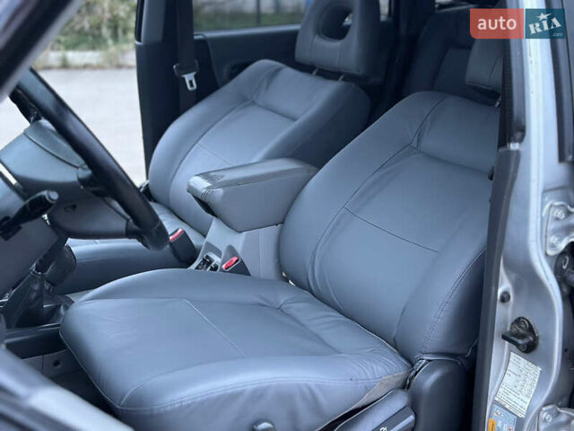 Сірий Міцубісі Паджеро Спорт, об'ємом двигуна 3 л та пробігом 250 тис. км за 5999 $, фото 10 на Automoto.ua