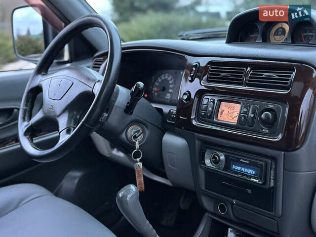 Сірий Міцубісі Паджеро Спорт, об'ємом двигуна 3 л та пробігом 250 тис. км за 5999 $, фото 13 на Automoto.ua