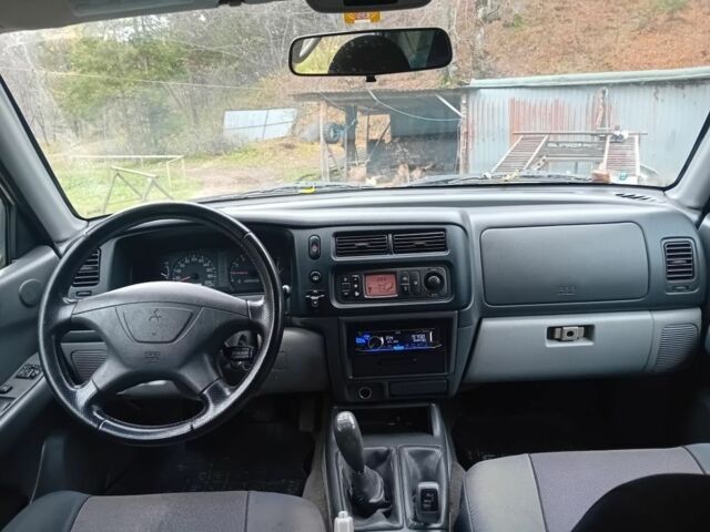 Сірий Міцубісі Паджеро Спорт, об'ємом двигуна 3 л та пробігом 376 тис. км за 2100 $, фото 5 на Automoto.ua