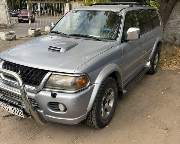 Серый Мицубиси Паджеро Спорт, объемом двигателя 2.5 л и пробегом 283 тыс. км за 5000 $, фото 1 на Automoto.ua
