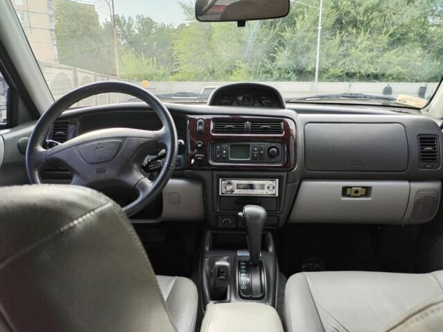 Серый Мицубиси Паджеро Спорт, объемом двигателя 3 л и пробегом 215 тыс. км за 8000 $, фото 3 на Automoto.ua