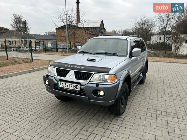 Серый Мицубиси Паджеро Спорт, объемом двигателя 2.5 л и пробегом 250 тыс. км за 8999 $, фото 2 на Automoto.ua
