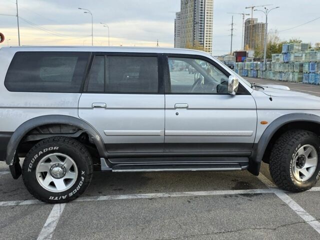 Серый Мицубиси Паджеро Спорт, объемом двигателя 2.5 л и пробегом 250 тыс. км за 4724 $, фото 2 на Automoto.ua