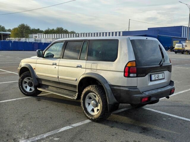 Серый Мицубиси Паджеро Спорт, объемом двигателя 2.5 л и пробегом 250 тыс. км за 4724 $, фото 3 на Automoto.ua