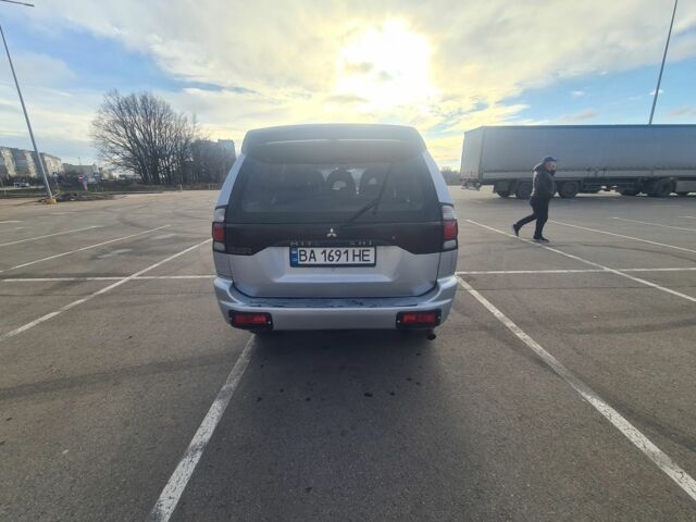 Серый Мицубиси Паджеро Спорт, объемом двигателя 3 л и пробегом 375 тыс. км за 8000 $, фото 3 на Automoto.ua