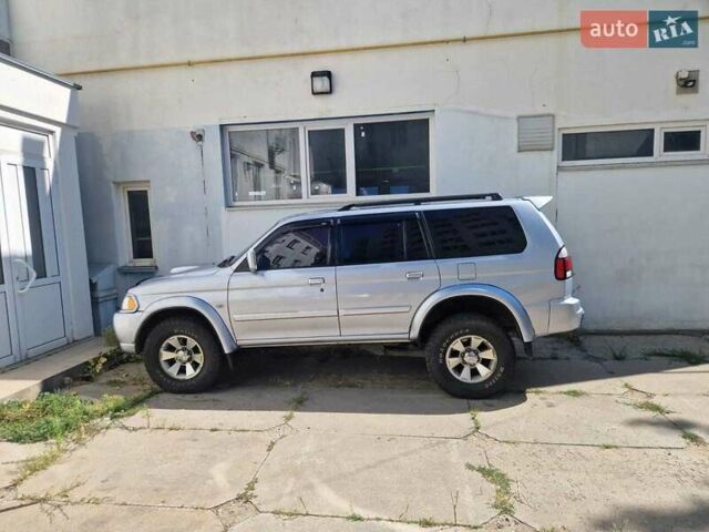Серый Мицубиси Паджеро Спорт, объемом двигателя 2.48 л и пробегом 327 тыс. км за 8800 $, фото 1 на Automoto.ua