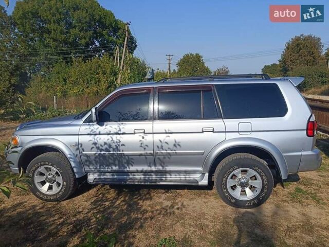 Серый Мицубиси Паджеро Спорт, объемом двигателя 3 л и пробегом 282 тыс. км за 9000 $, фото 1 на Automoto.ua