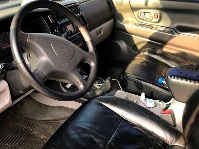 Сірий Міцубісі Паджеро Спорт, об'ємом двигуна 3 л та пробігом 277 тис. км за 9200 $, фото 2 на Automoto.ua