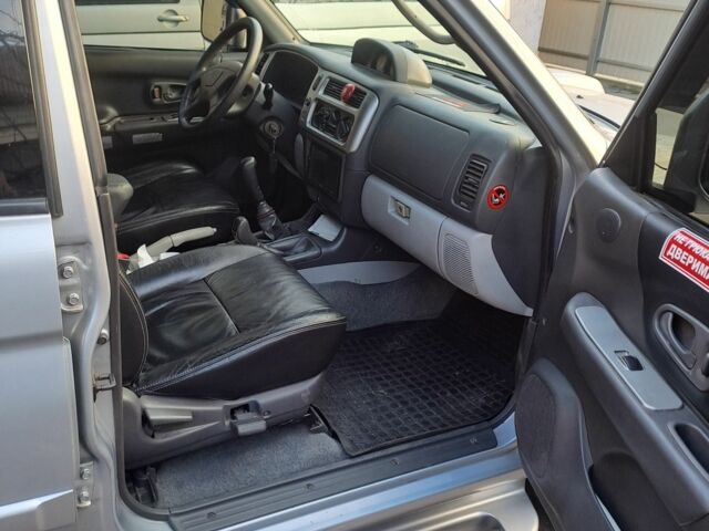 Сірий Міцубісі Паджеро Спорт, об'ємом двигуна 2.5 л та пробігом 215 тис. км за 10200 $, фото 2 на Automoto.ua