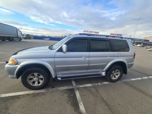 Серый Мицубиси Паджеро Спорт, объемом двигателя 3 л и пробегом 375 тыс. км за 8000 $, фото 1 на Automoto.ua