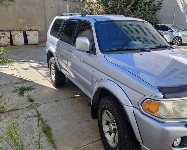 Серый Мицубиси Паджеро Спорт, объемом двигателя 2.48 л и пробегом 327 тыс. км за 8800 $, фото 2 на Automoto.ua