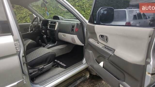 Серый Мицубиси Паджеро Спорт, объемом двигателя 0 л и пробегом 207 тыс. км за 8000 $, фото 19 на Automoto.ua