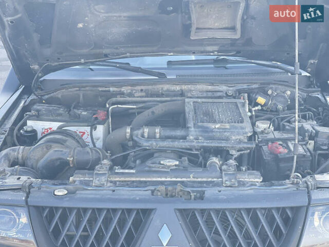 Сірий Міцубісі Паджеро Спорт, об'ємом двигуна 2.48 л та пробігом 225 тис. км за 8800 $, фото 6 на Automoto.ua