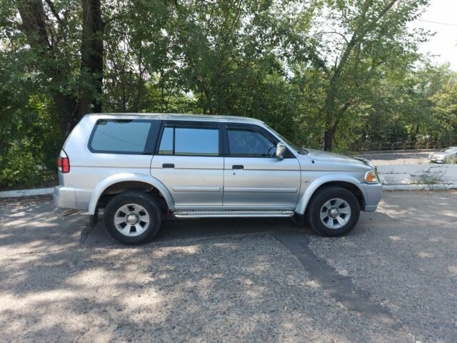 Серый Мицубиси Паджеро Спорт, объемом двигателя 3 л и пробегом 198 тыс. км за 7500 $, фото 1 на Automoto.ua