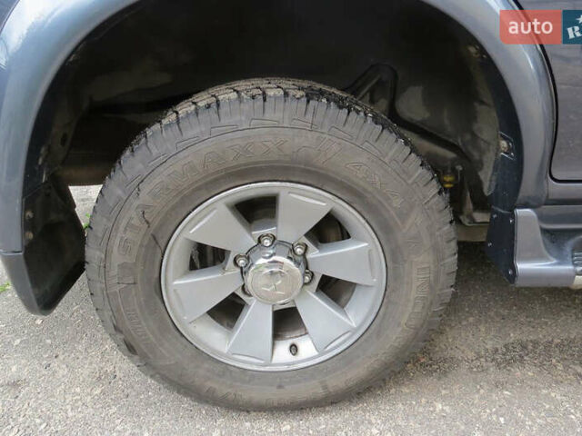 Сірий Міцубісі Паджеро Спорт, об'ємом двигуна 2.97 л та пробігом 220 тис. км за 10500 $, фото 28 на Automoto.ua