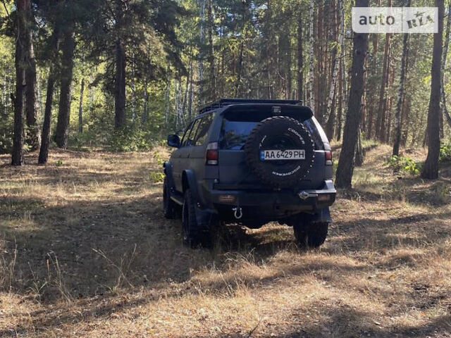 Сірий Міцубісі Паджеро Спорт, об'ємом двигуна 2.48 л та пробігом 360 тис. км за 12000 $, фото 3 на Automoto.ua