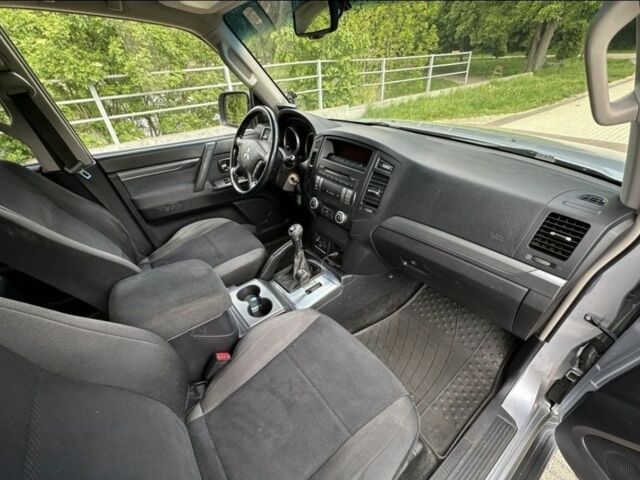 Сірий Міцубісі Паджеро Спорт, об'ємом двигуна 3.2 л та пробігом 190 тис. км за 5000 $, фото 5 на Automoto.ua