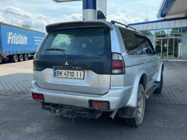 Сірий Міцубісі Паджеро Спорт, об'ємом двигуна 2.5 л та пробігом 300 тис. км за 9000 $, фото 2 на Automoto.ua