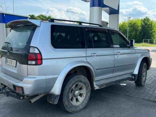 Сірий Міцубісі Паджеро Спорт, об'ємом двигуна 2.5 л та пробігом 300 тис. км за 9000 $, фото 1 на Automoto.ua