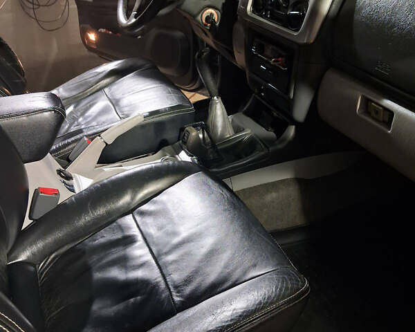 Сірий Міцубісі Паджеро Спорт, об'ємом двигуна 2.5 л та пробігом 260 тис. км за 10500 $, фото 9 на Automoto.ua